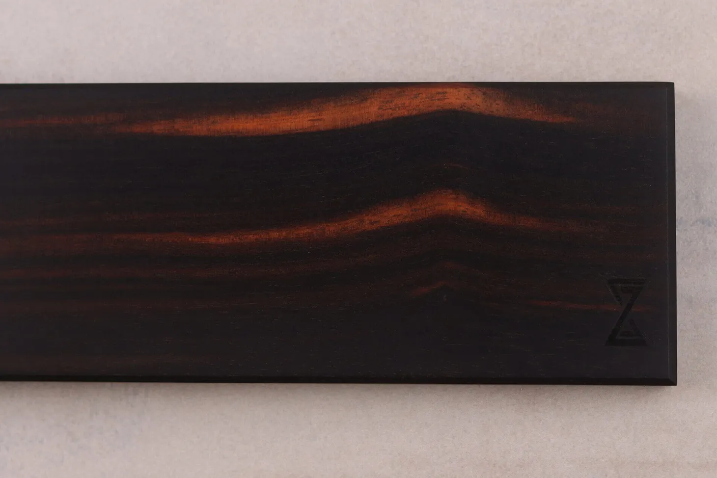 Barre aimantée artisanale Essences Creations en ébène de Macassar 45cm 6 places - N°4