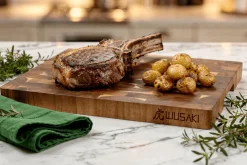Billot de cuisine Wusaki en bois d'acacia damier 43 x 30,5 x 3,5cm