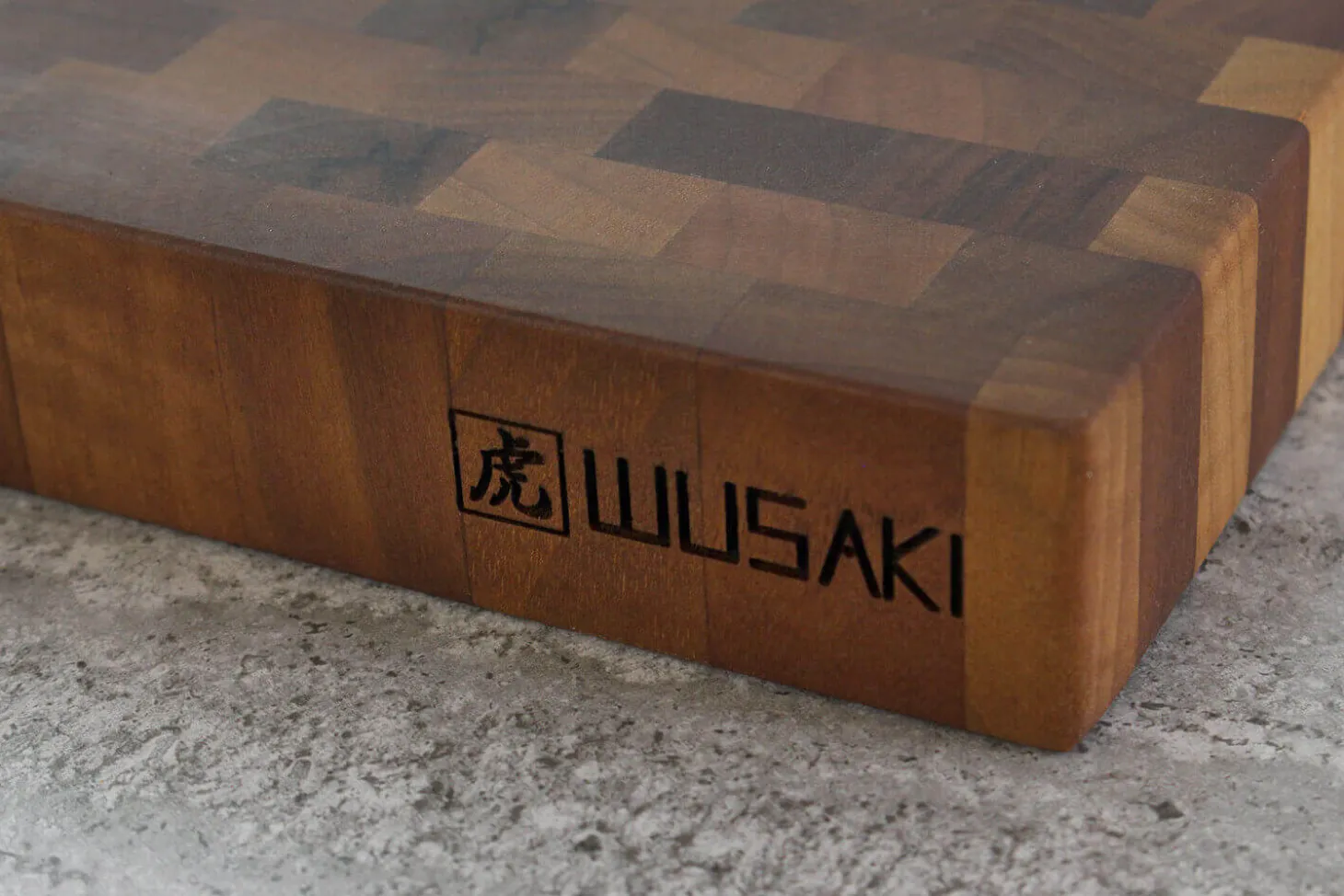 Billot de cuisine Wusaki en bois de noyer damier - 35 x 35 x 4 cm