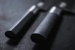 Bloc en chêne avec 8 couteaux japonais Kai Wasabi Black