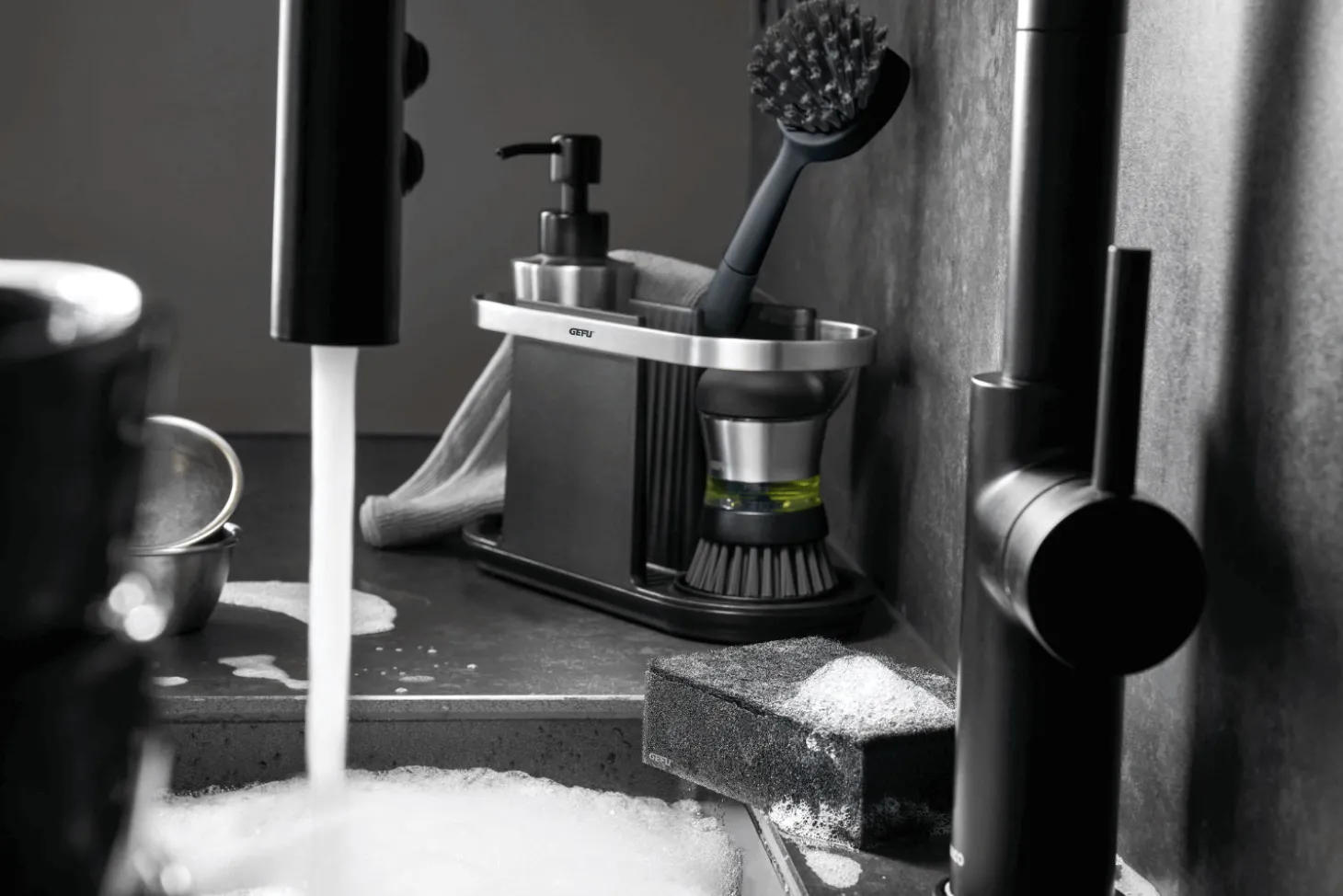 Brosse à vaisselle Gefu Swift avec distributeur de détergent