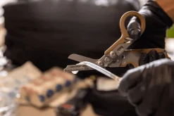 Ciseaux multifonction Leatherman Raptor Rescue Coyote 832174 6 fonctions + étui