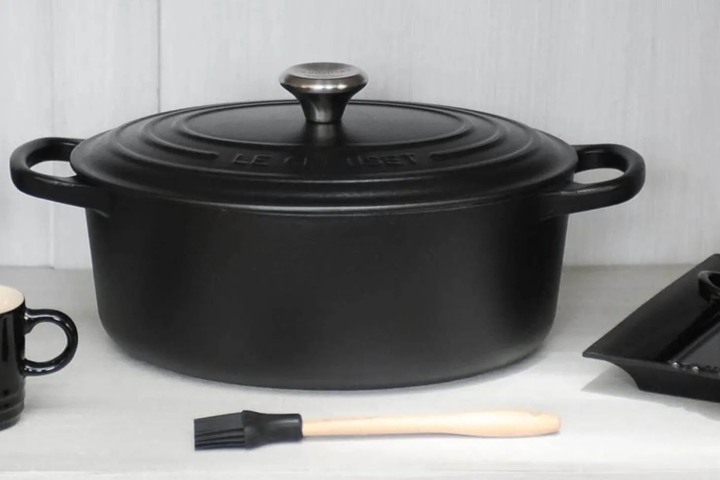 Cocotte ovale en fonte émaillée Le Creuset Signature 33cm Noir Mat