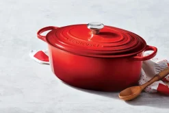 Cocotte ovale en fonte émaillée Le Creuset Signature 29cm Cerise