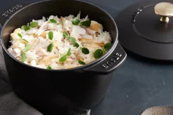 Cocotte à riz et légumineuses Staub Gohan en fonte émaillée noir mat