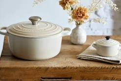 Cocotte ronde en fonte émaillée Le Creuset Signature 24cm Meringue