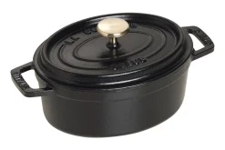 Cocotte Staub ovale en fonte émaillée noir mat
