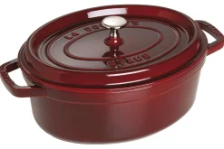 Cocotte Staub ovale en fonte émaillée grenadine