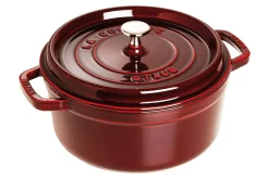 Cocotte Staub ronde en fonte émaillée grenadine