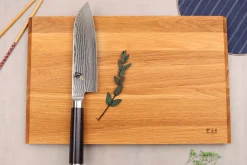 Coffret 1 couteau santoku Kai Shun Classic 18cm + 1 planche en bois KAI offerte