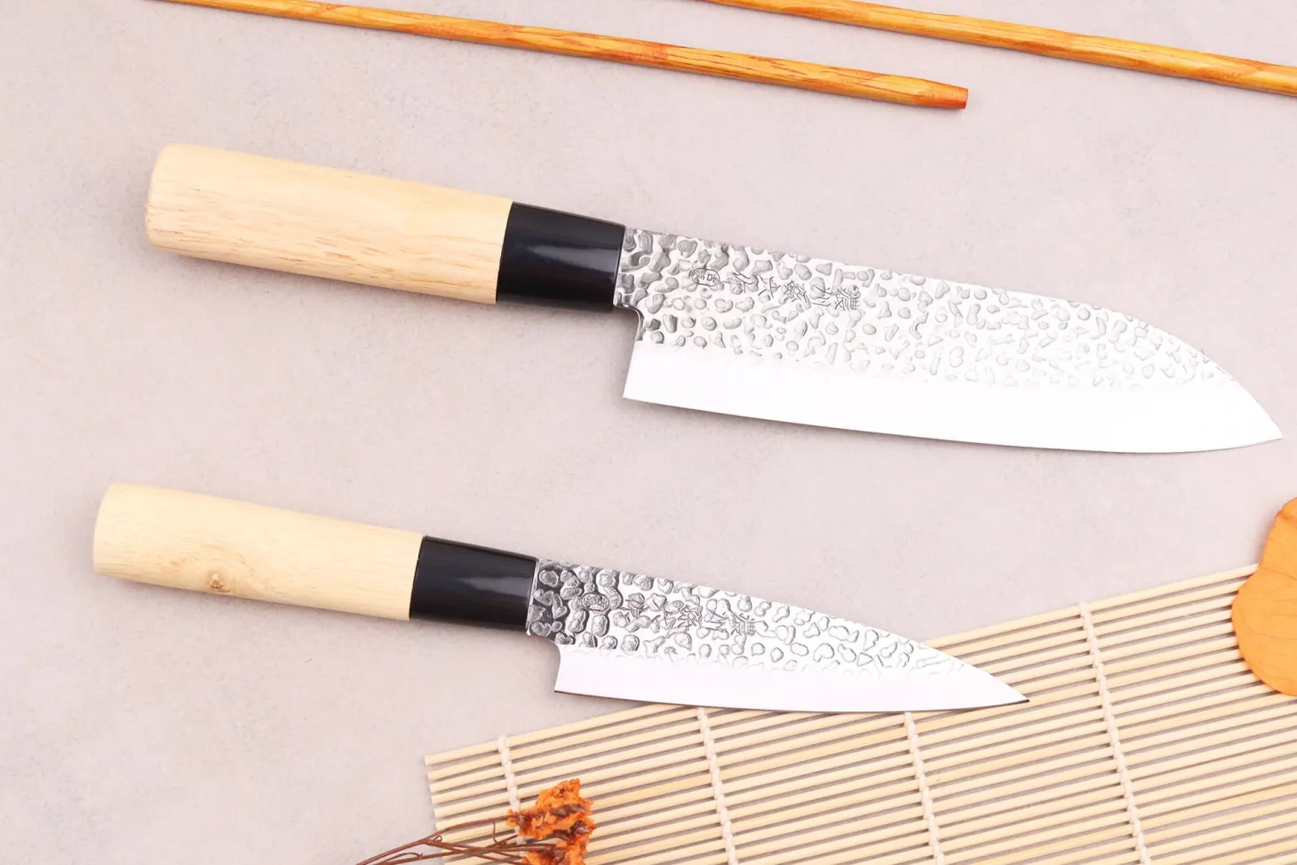 Coffret 2 couteaux japonais Satake Cutlery Tsuchime santoku + deba