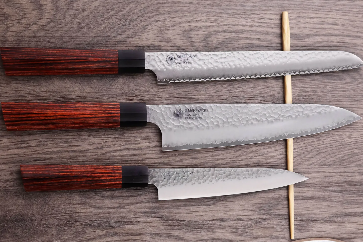 Coffret de 3 couteaux japonais Kanetsugu Heptagon Uto universel, chef et pain
