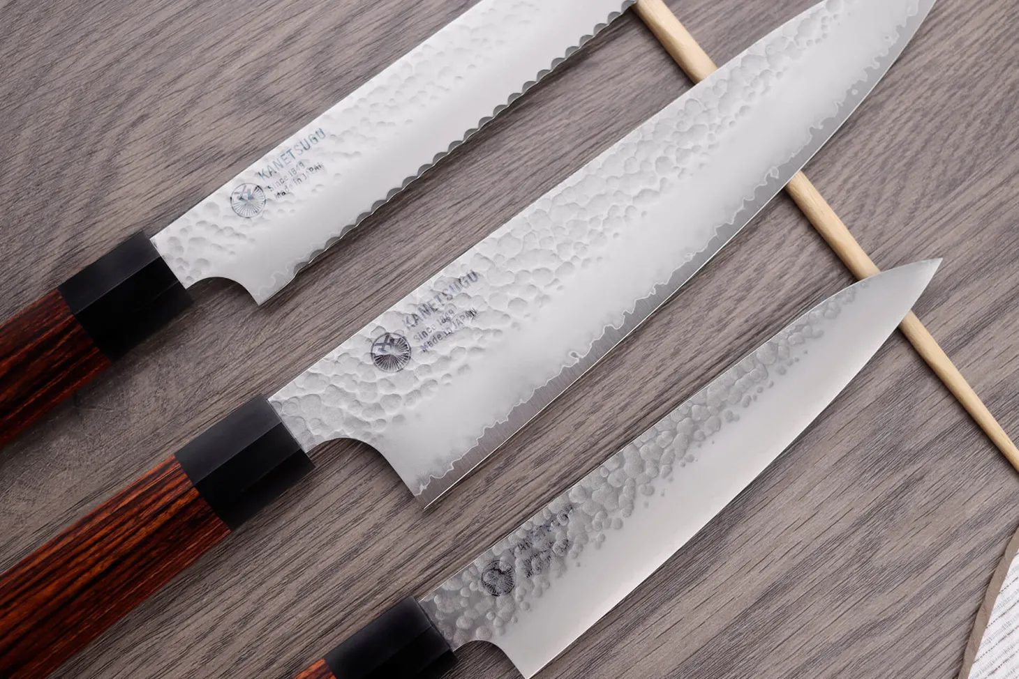 Coffret de 3 couteaux japonais Kanetsugu Heptagon Uto universel, chef et pain
