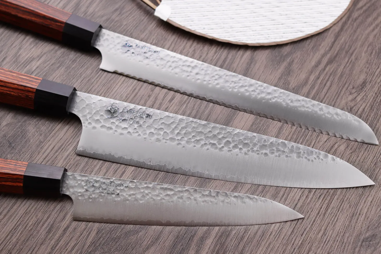Coffret de 3 couteaux japonais Kanetsugu Heptagon Uto universel, chef et pain