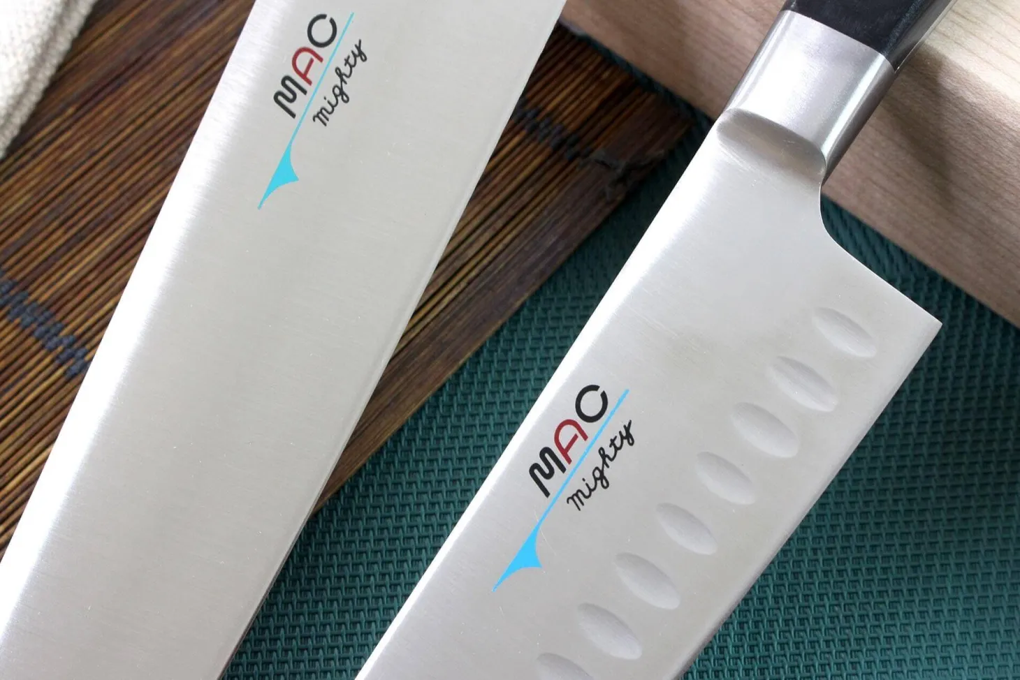 Coffret de 3 couteaux japonais MAC Professional office + chef alvéolé 20cm + chef 24cm