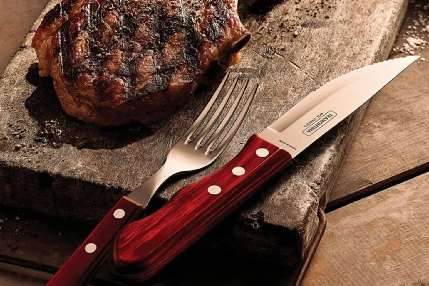 Coffret de 4 couteaux à steak Tramontina Jumbo coloris rouge