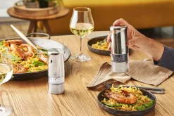 Coffret duo de moulins électriques à sel et à poivre Peugeot Zeli 14cm en ABS brossé