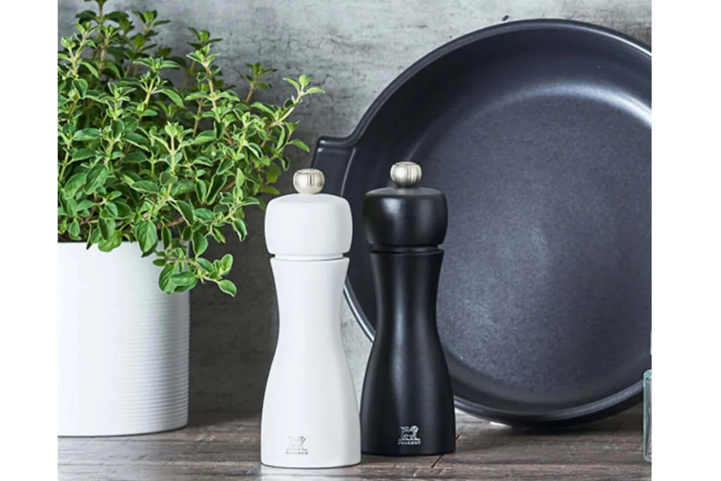Coffret duo moulin à sel et poivre Peugeot Tahiti en bois noir + blanc