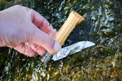 Coffret Opinel Luxe n°8 lame 8,5cm manche en olivier + étui