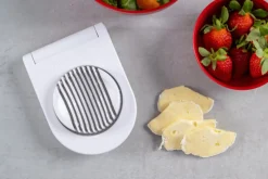Coupe-oeufs Kitchen Aid en acier inoxydable et polymère blanc