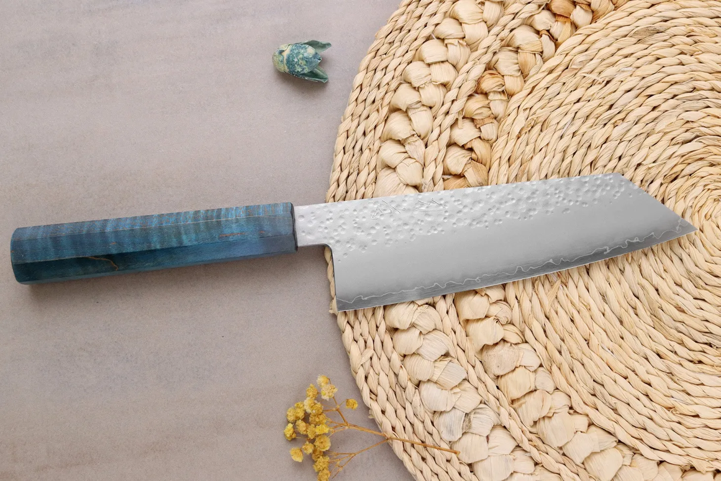 Couteau bunka 17cm japonais artisanal Hado Shiosai VG10 manche bleu