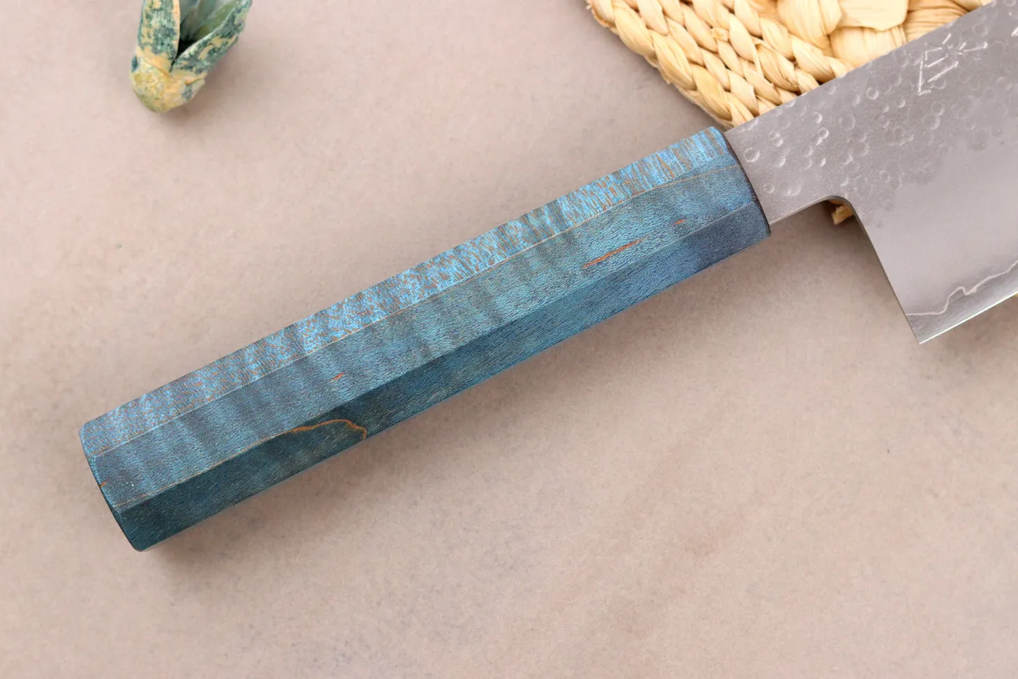 Couteau bunka 17cm japonais artisanal Hado Shiosai VG10 manche bleu