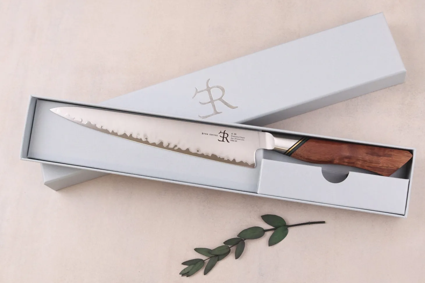 Couteau à découper 20,5cm Ryda Knives A-30 San Maï et manche en noyer