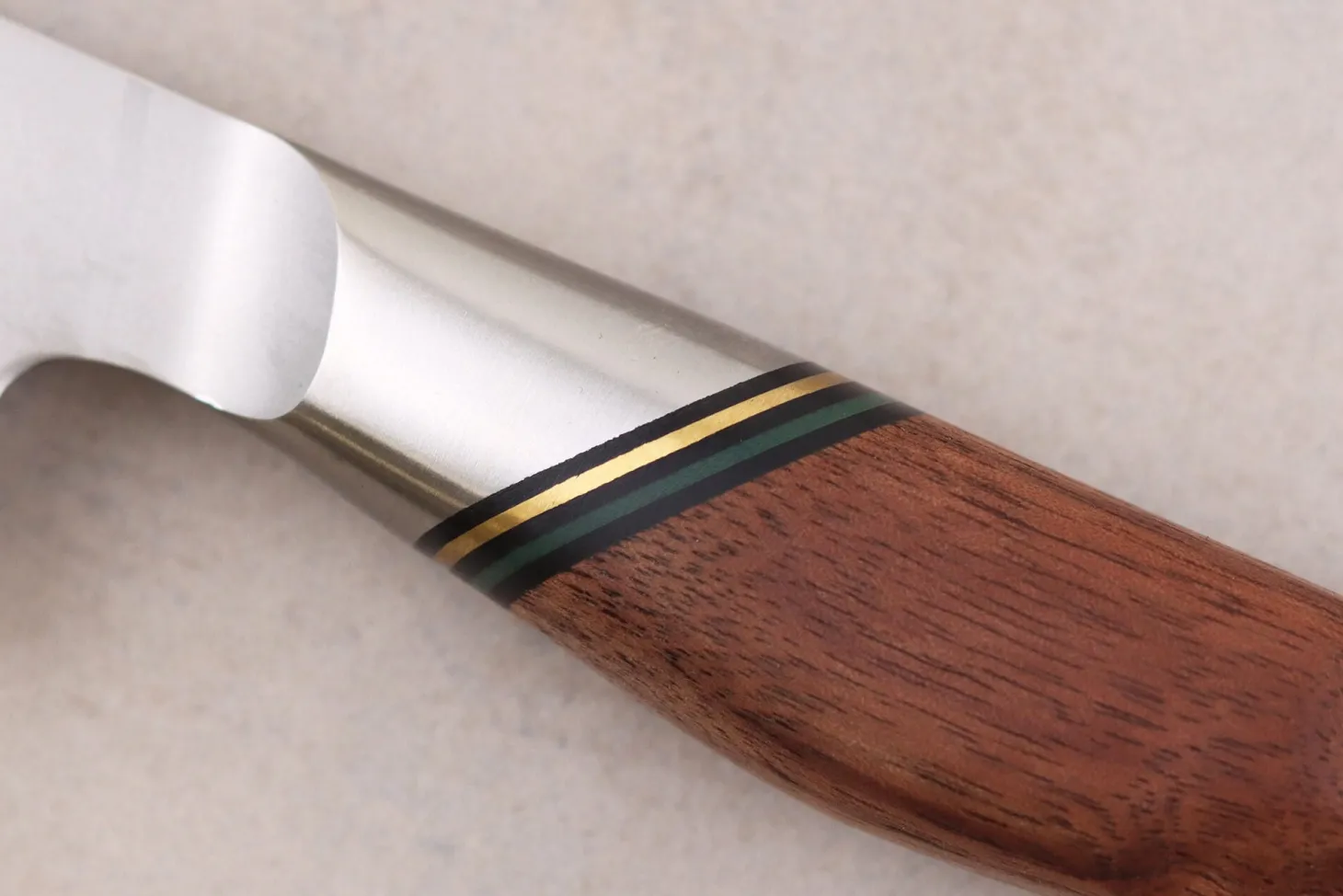 Couteau à découper 20,5cm Ryda Knives A-30 San Maï et manche en noyer