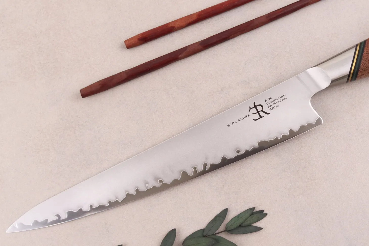 Couteau à découper 20,5cm Ryda Knives A-30 San Maï et manche en noyer