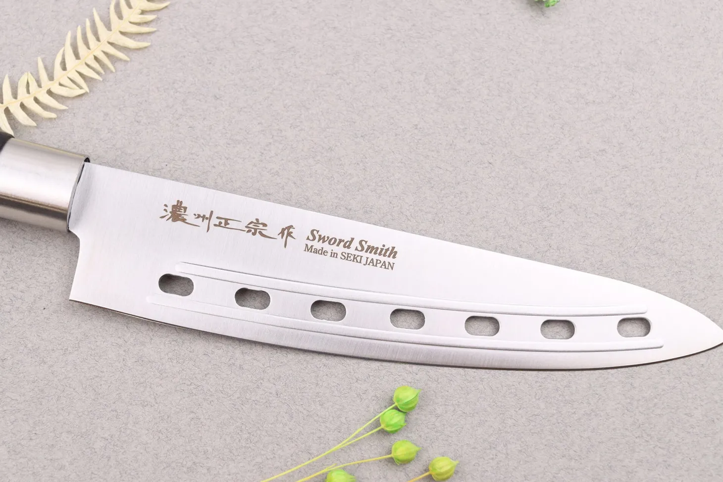 Couteau de chef ajouré 18cm japonais Satake Cutlery Traditional PP