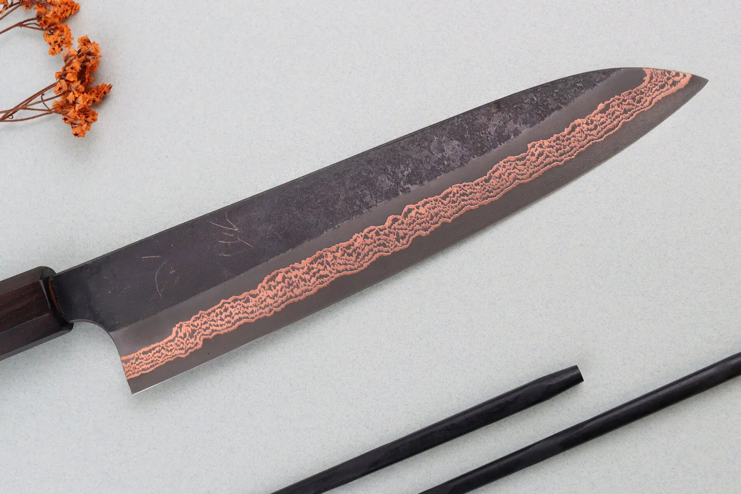 Couteau de chef 23cm japonais artisanal Hatsukokoro Yorokobi Kurouchi Damas