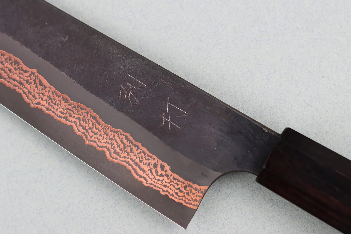 Couteau de chef 23cm japonais artisanal Hatsukokoro Yorokobi Kurouchi Damas