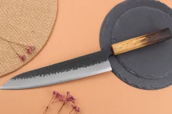 Couteau de chef 24cm japonais artisanal Yuzo Black AS chêne brûlé