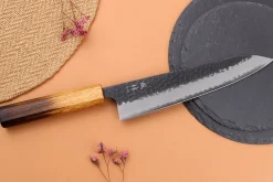 Couteau de chef 21cm japonais artisanal Yuzo Black AS chêne brûlé