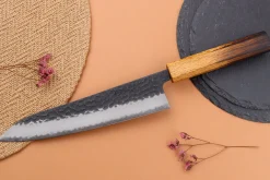 Couteau de chef 21cm japonais artisanal Yuzo Black AS chêne brûlé
