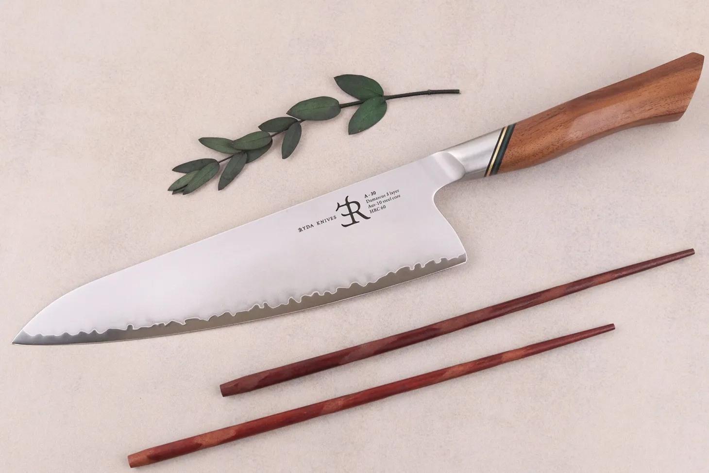 Couteau de chef 20,5cm Ryda Knives A-30 San Maï et manche en noyer