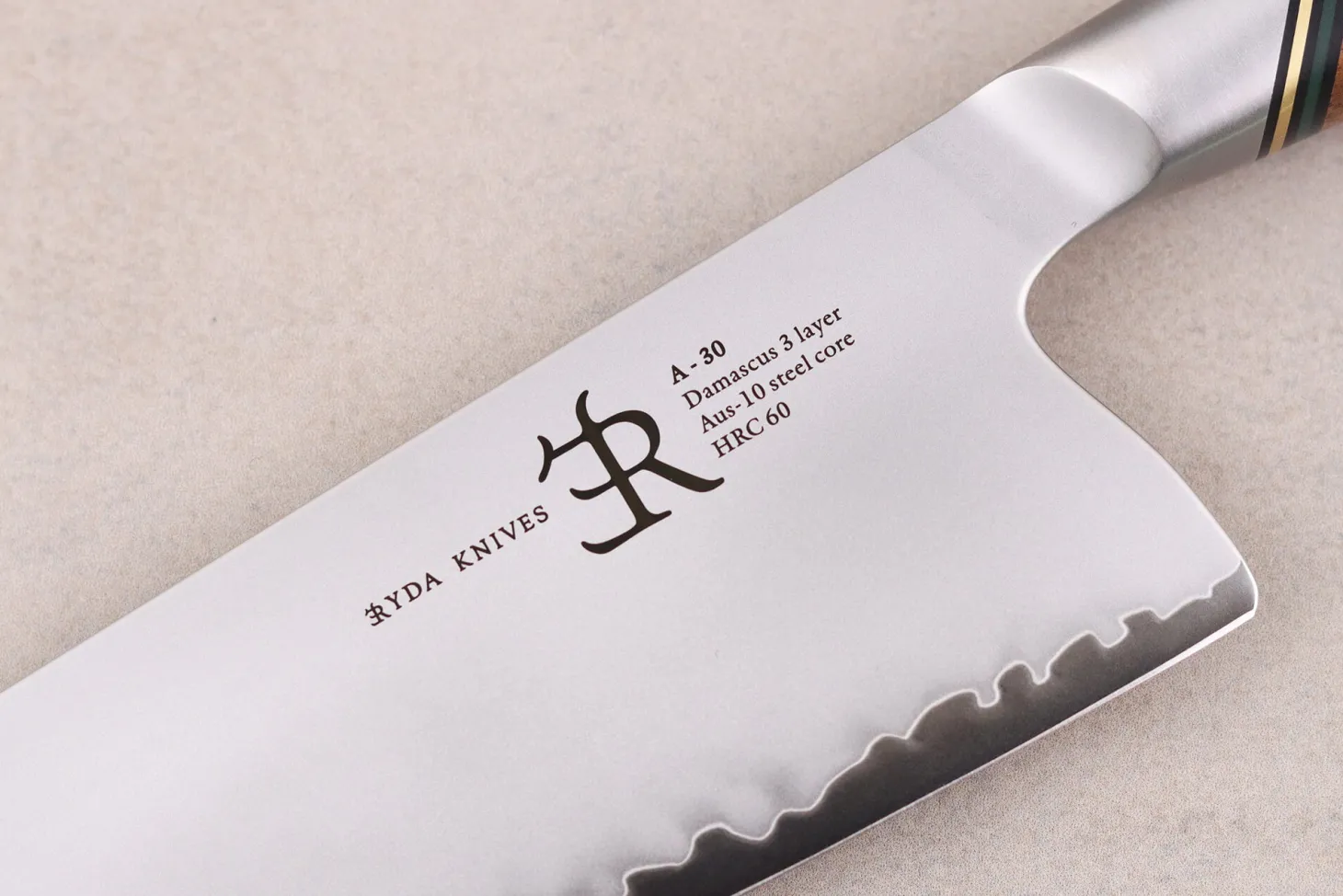 Couteau de chef 20,5cm Ryda Knives A-30 San Maï et manche en noyer