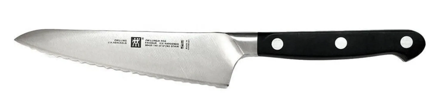 Couteau de chef dentelé Zwilling Pro forgé 14cm