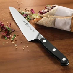 Couteau de chef dentelé Zwilling Pro forgé 14cm
