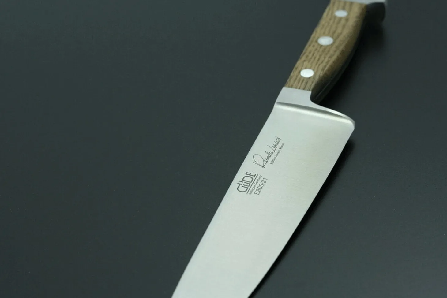 Couteau de chef Güde Alpha Chêne 21cm en acier forgé