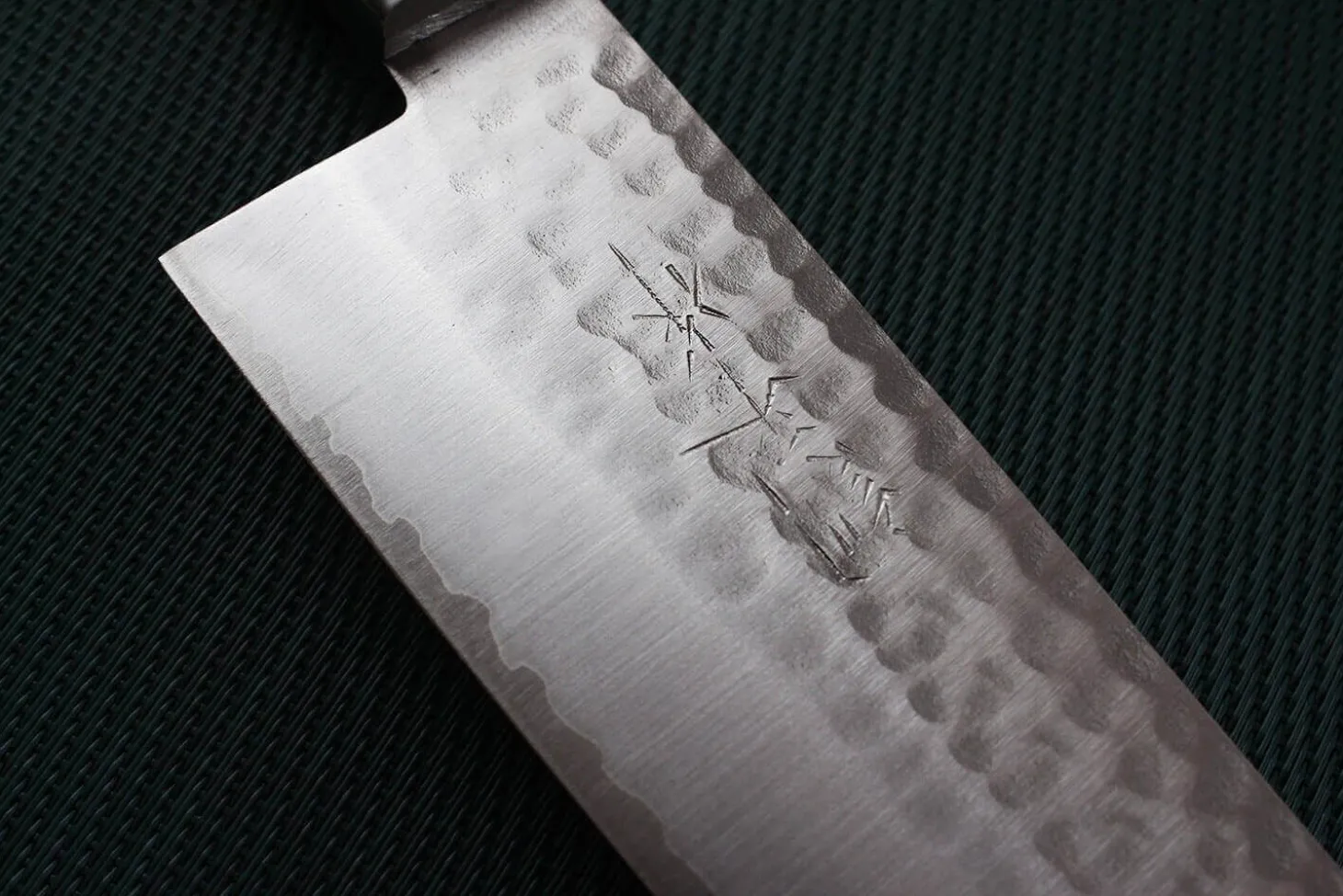 Couteau de chef japonais artisanal Masutani 18cm martelé