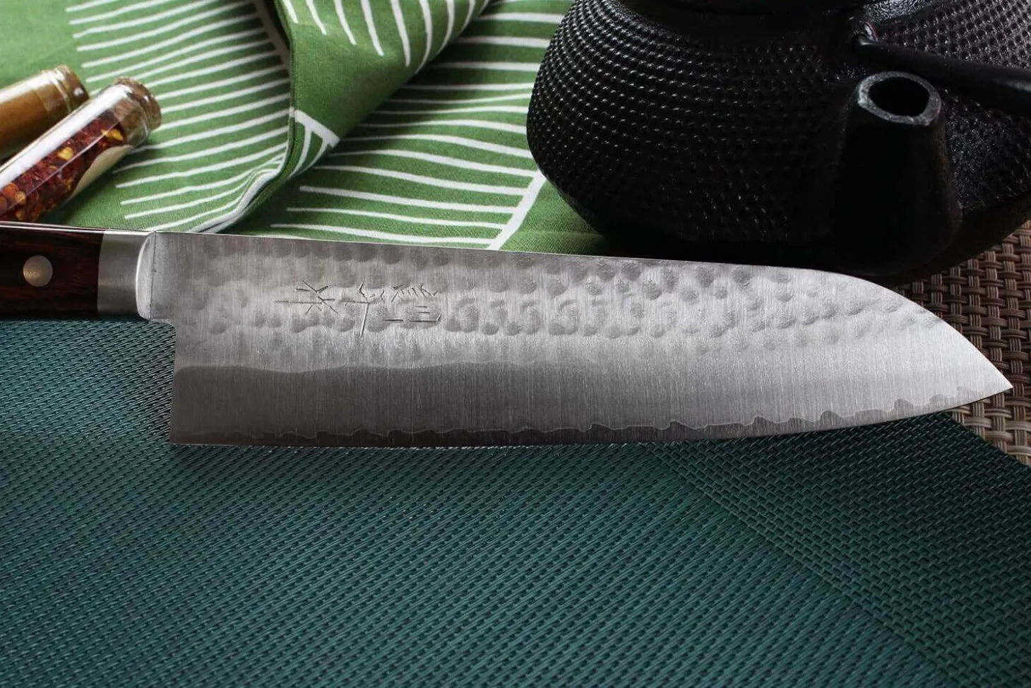 Couteau de chef japonais artisanal Masutani 18cm martelé