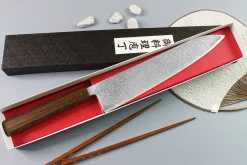 Couteau de chef japonais artisanal Wusaki Unagi AUS10 damas 24cm manche chêne