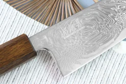 Couteau de chef japonais artisanal Wusaki Unagi AUS10 damas 21cm manche chêne