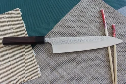 Couteau de chef japonais artisanal martelé Yu Kurosaki Shizuku 21cm acier SG2