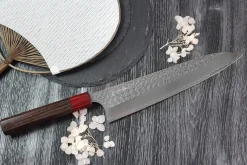 Couteau de chef japonais artisanal Yoshimi Kato Minamo SG2 Tsuchime 24cm