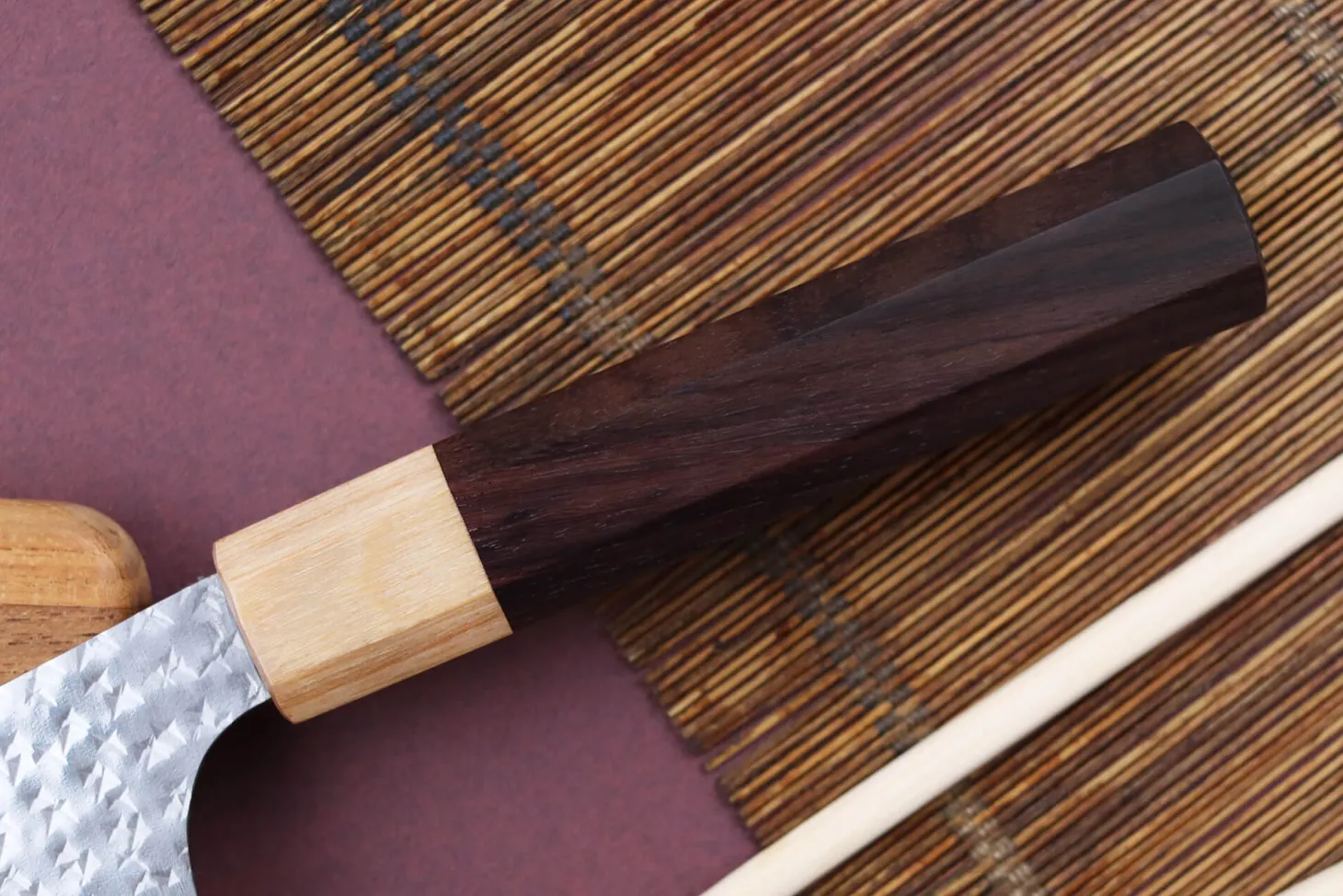 Couteau de chef japonais artisanal martelé Yu Kurosaki senko 21cm acier SG2