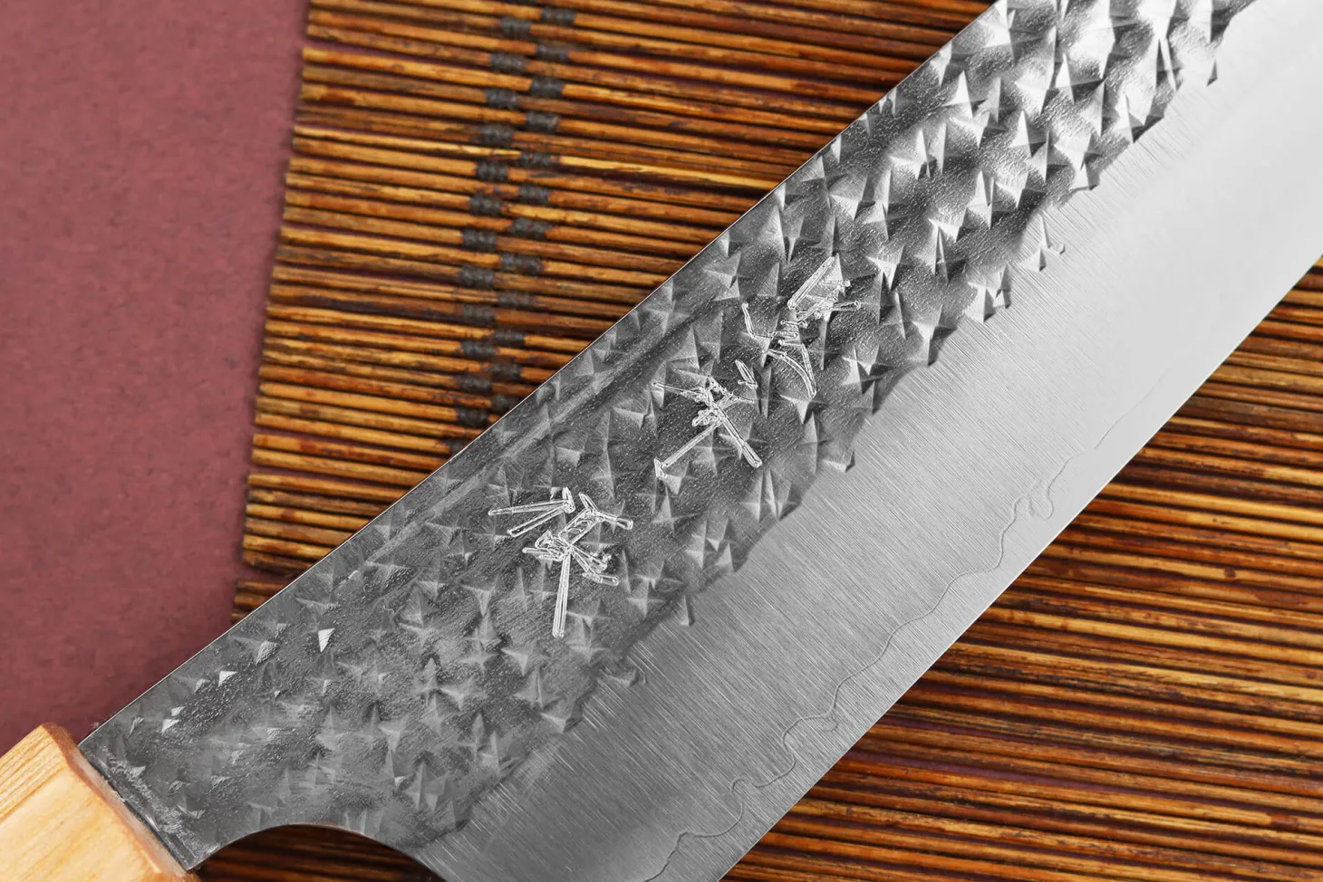 Couteau de chef japonais artisanal martelé Yu Kurosaki senko 21cm acier SG2