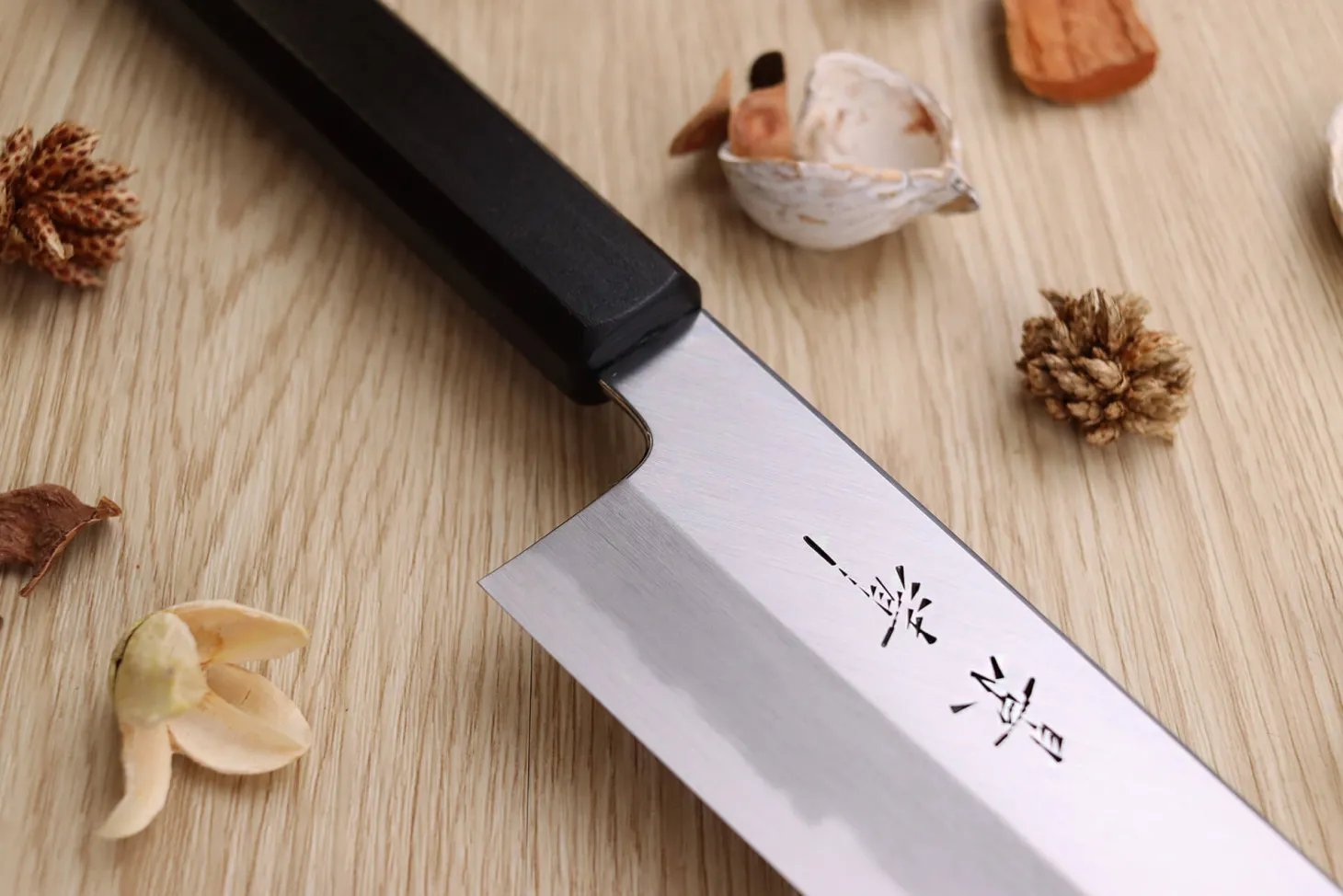 Couteau de chef japonais artisanal Kagekiyo Suri Urushi 24cm