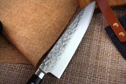 Couteau de chef japonais artisanal Takamura VG10 Tsuchime 18cm